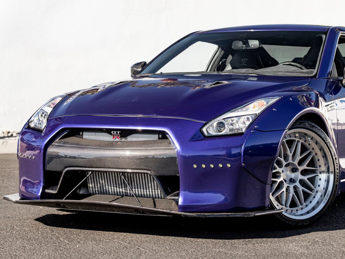 Used 2013 Nissan GT-R Premium AWD/4WD image 2