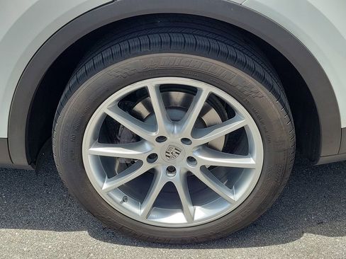 Certified 2020 Porsche Cayenne AWD/4WD image 9