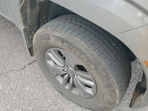 Used 2025 Nissan Frontier SV image 4