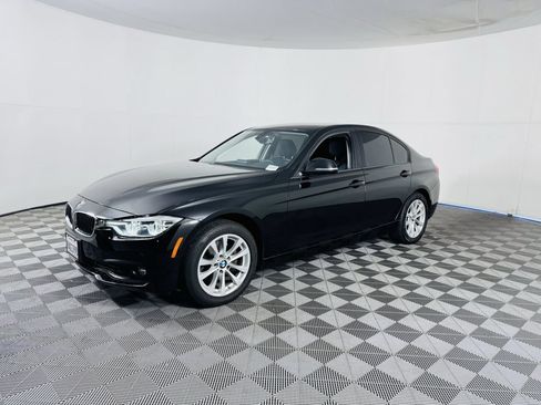 Used 2018 BMW 320i Sedan RWD image 4