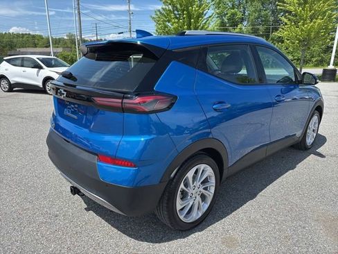 Used 2023 Chevrolet Bolt EUV LT w/ Comfort Package FWD image 6