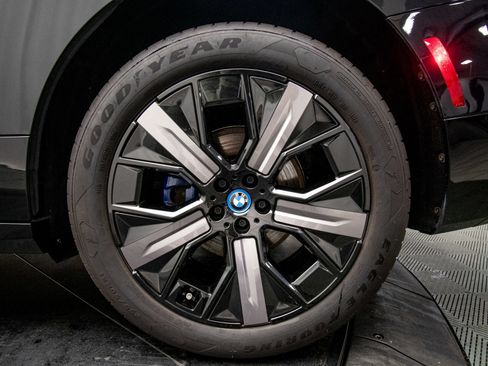 Used 2024 BMW iX xDrive50 w/ Sport Package AWD/4WD image 26