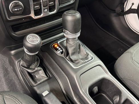 Used 2023 Jeep Gladiator Willys image 31