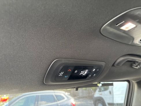 Used 2025 Chrysler Pacifica Select FWD image 23
