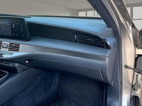 Used 2022 Lexus LS 500 w/ Accessory Package (Z2) RWD image 25