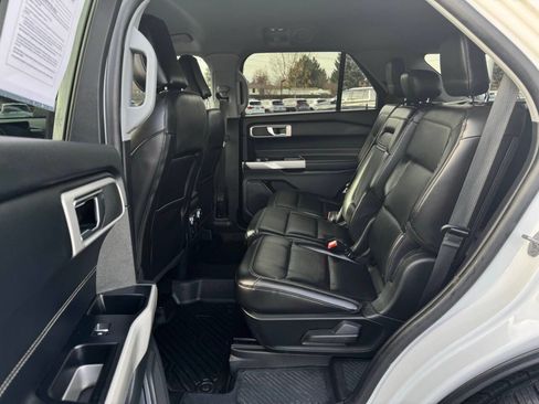 Used 2022 Ford Explorer XLT w/ Equipment Group 202A image 28