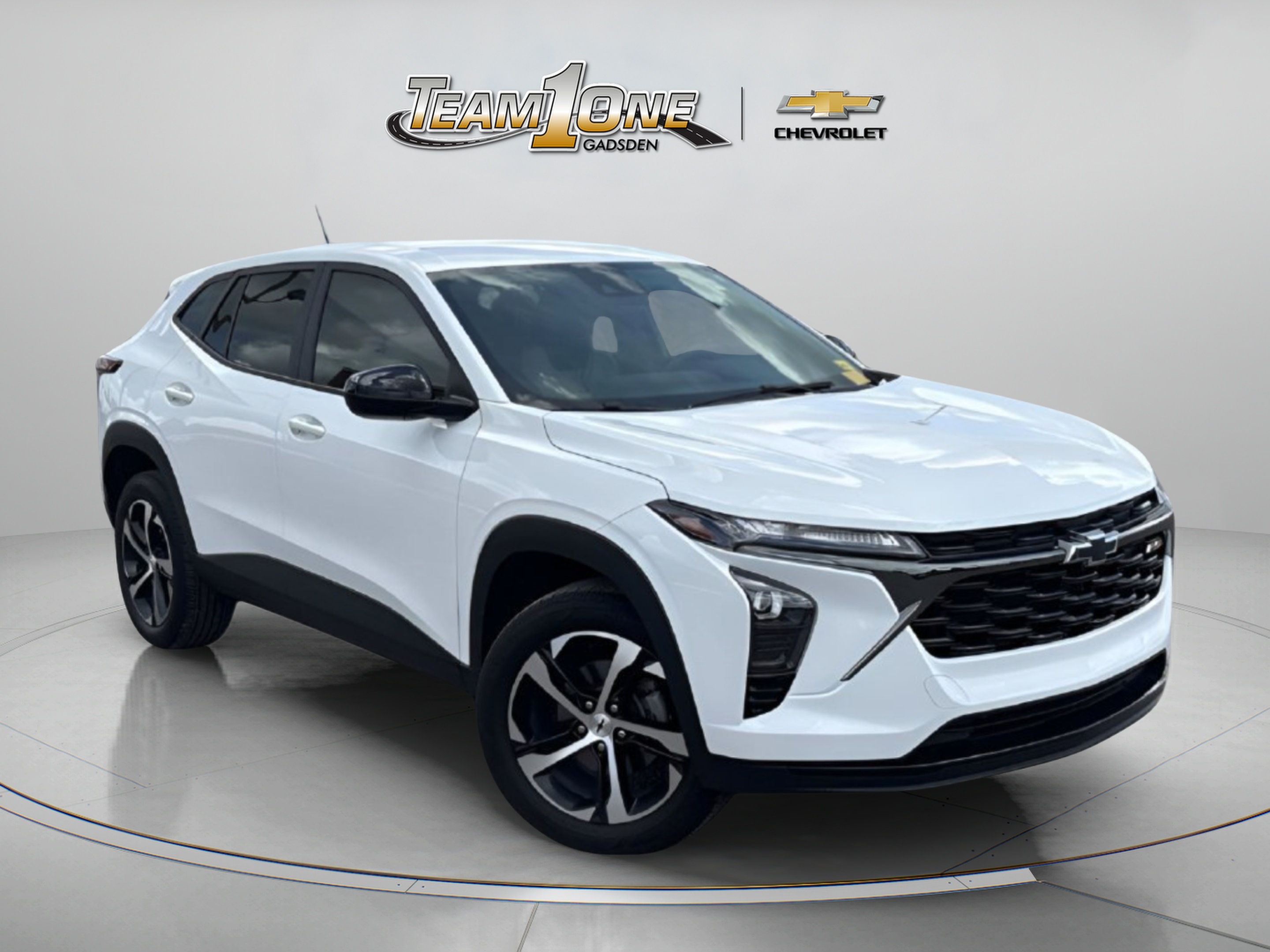 Used 2025 Chevrolet Trax RS FWD image 1
