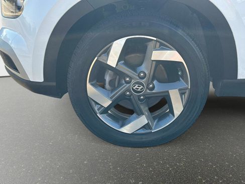 Used 2023 Hyundai Venue SEL image 9