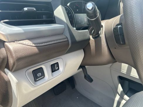 Used 2022 GMC Acadia SLE FWD image 24
