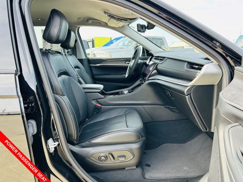 Used 2023 Jeep Grand Cherokee L Limited w/ Luxury Tech Group II image 38