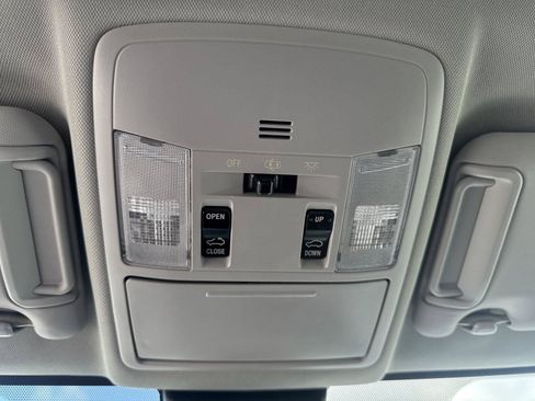 Used 2018 Toyota RAV4 Limited FWD image 25