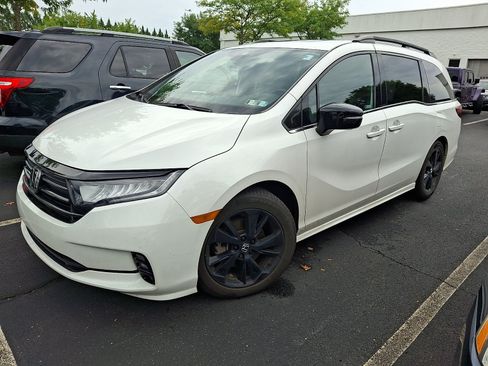 Used 2023 Honda Odyssey Sport image 2