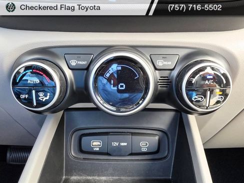 Used 2024 Hyundai Venue SEL FWD image 23