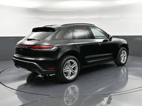 Certified 2026 Porsche Macan AWD/4WD image 8
