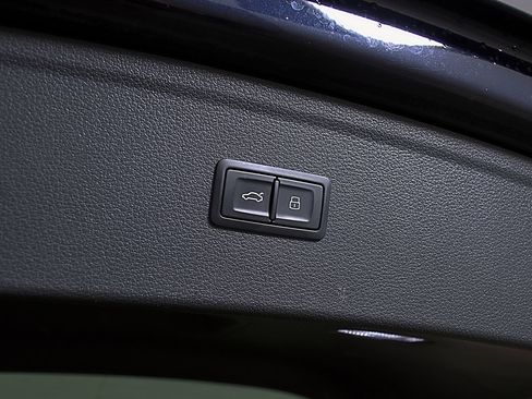 Used 2018 Audi Q5 2.0T Premium Plus w/ Premium Plus Package image 12