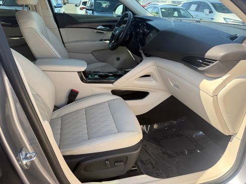 Used 2022 Buick Envision Avenir w/ Technology Package II FWD image 30