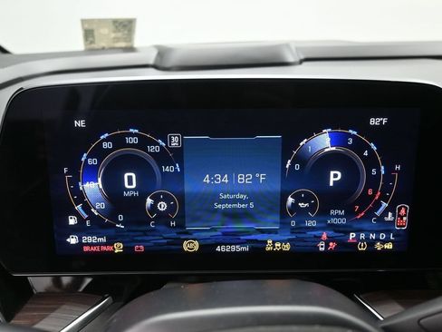 Used 2025 Chevrolet Suburban LT RWD image 13