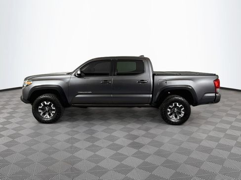 Used 2017 Toyota Tacoma TRD Off-Road w/ Premium & Technology Package AWD/4WD image 4