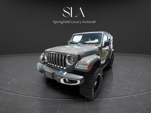 Used 2023 Jeep Wrangler Unlimited Sahara w/ Cold Weather Group image 9