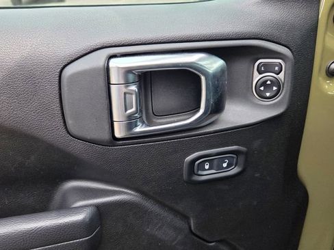 Used 2025 Jeep Wrangler Sport S image 13