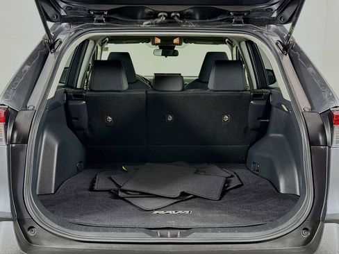 Used 2019 Toyota RAV4 LE w/ Carpet Mat Package image 22