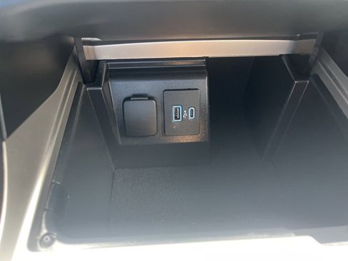 Used 2021 Ford Explorer Base image 21