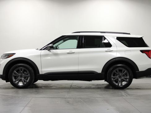 New 2026 Ford Explorer Active w/ Active Comfort Package image 7