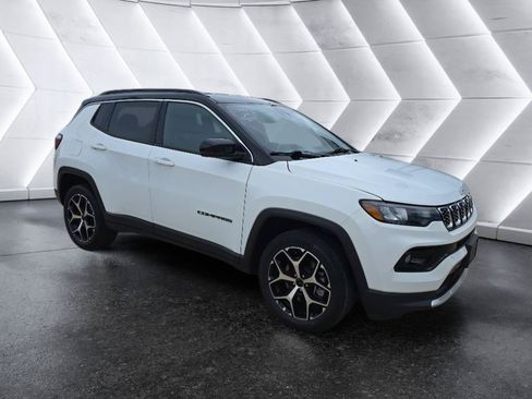 Used 2025 Jeep Compass Limited AWD/4WD image 3