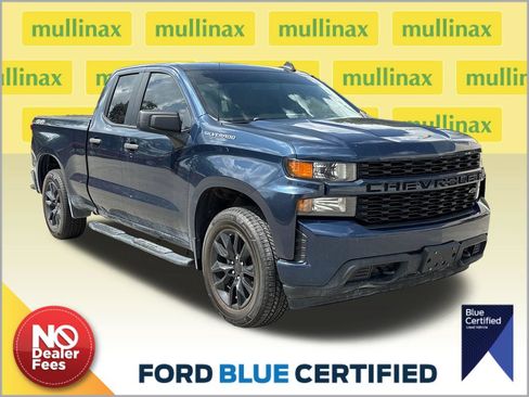 Used 2020 Chevrolet Silverado 1500 Custom w/ Custom Value Package AWD/4WD image 1