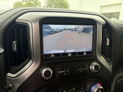 Used 2021 GMC Sierra 1500 SLT w/ X31 Off-Road Package AWD/4WD image 11