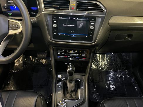Used 2023 Volkswagen Tiguan SE image 16