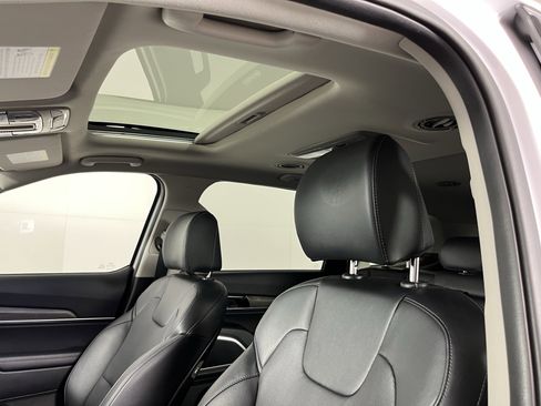 Used 2022 Kia Telluride EX image 19
