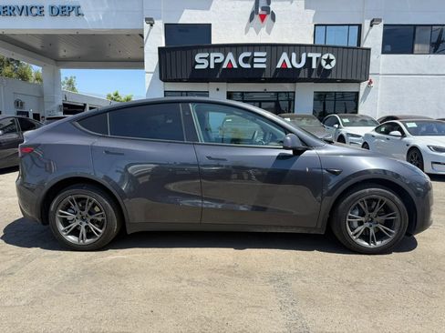 Used 2025 Tesla Model Y Long Range AWD/4WD image 7