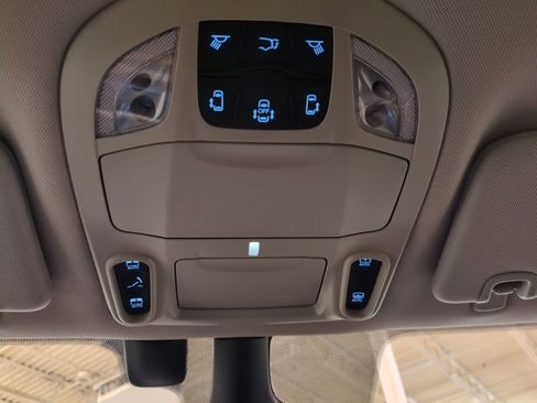 Used 2021 Chrysler Pacifica Limited AWD/4WD image 27