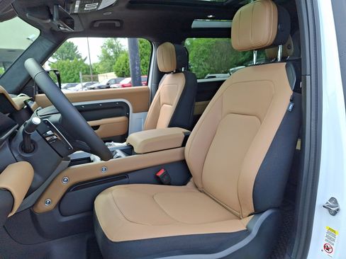 New 2026 Land Rover Defender 90 V8 AWD/4WD image 3