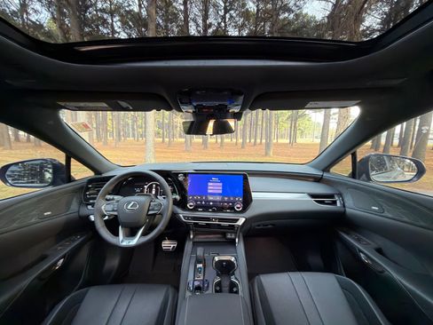 Used 2025 Lexus RX 500h F Sport image 2