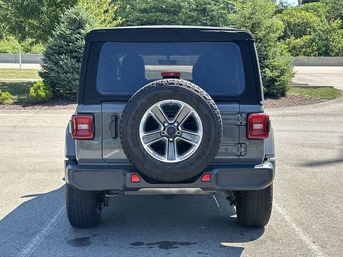Used 2022 Jeep Wrangler Unlimited Sahara w/ LED Lighting Group AWD/4WD image 4