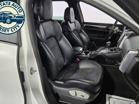 Used 2018 Porsche Cayenne Platinum Edition AWD/4WD image 33