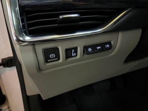 Used 2023 Cadillac XT4 Premium Luxury w/ Technology Package AWD/4WD image 42