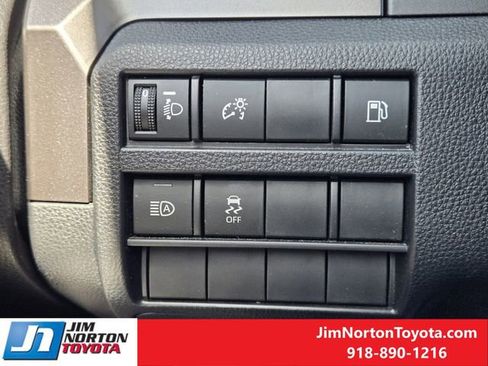 Used 2025 Toyota 4Runner SR5 AWD/4WD image 22