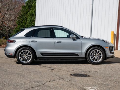 Used 2023 Porsche Macan image 8