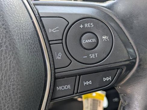 Used 2020 Toyota Camry SE FWD image 11