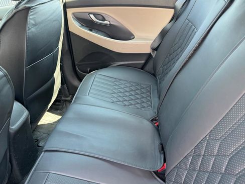 Used 2018 Hyundai Elantra GT FWD image 15