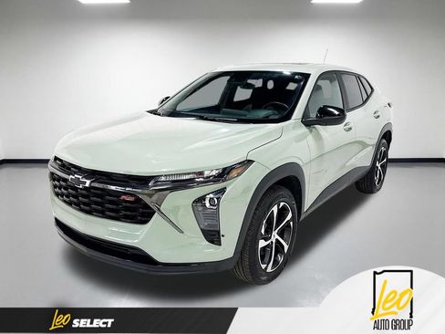 Used 2024 Chevrolet Trax RS w/ Sunroof Package FWD image 1
