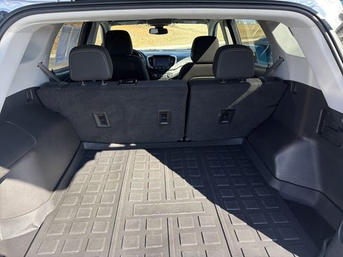 Used 2022 GMC Terrain SLE w/ Driver Convenience Package FWD image 14