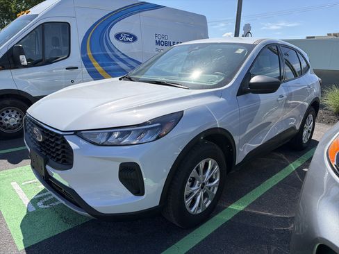 Used 2025 Ford Escape Active w/ Tech Pack #1 AWD/4WD image 4