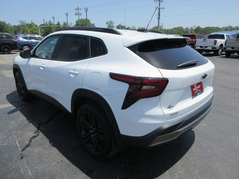 Certified 2025 Chevrolet Trax ACTIV w/ Driver Confidence Package FWD image 9