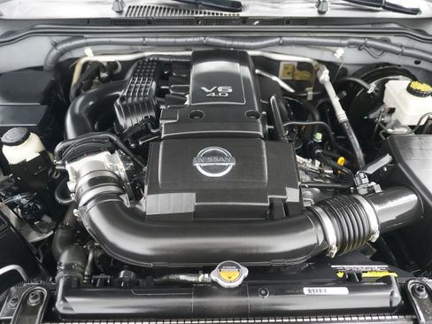 Used 2013 Nissan Frontier SV image 24