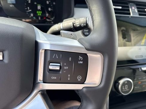 Used 2025 Land Rover Discovery S AWD/4WD image 36