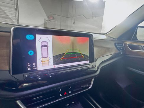 Used 2024 Volkswagen Atlas SE image 23